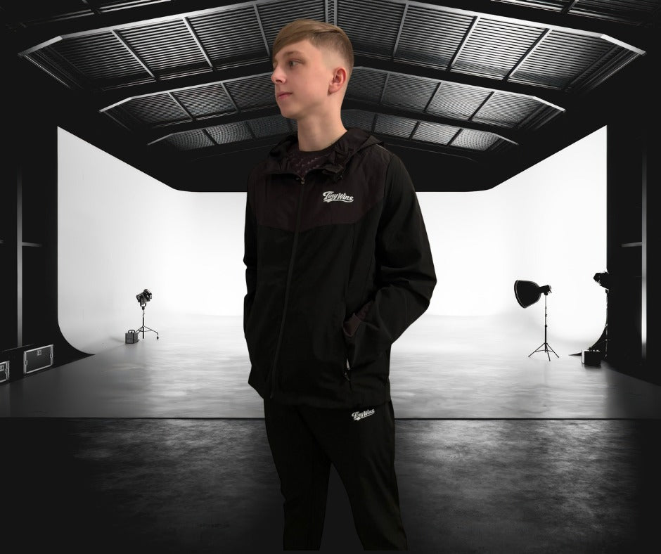 Tiny Wins Lightweight Zip Jacket – Black