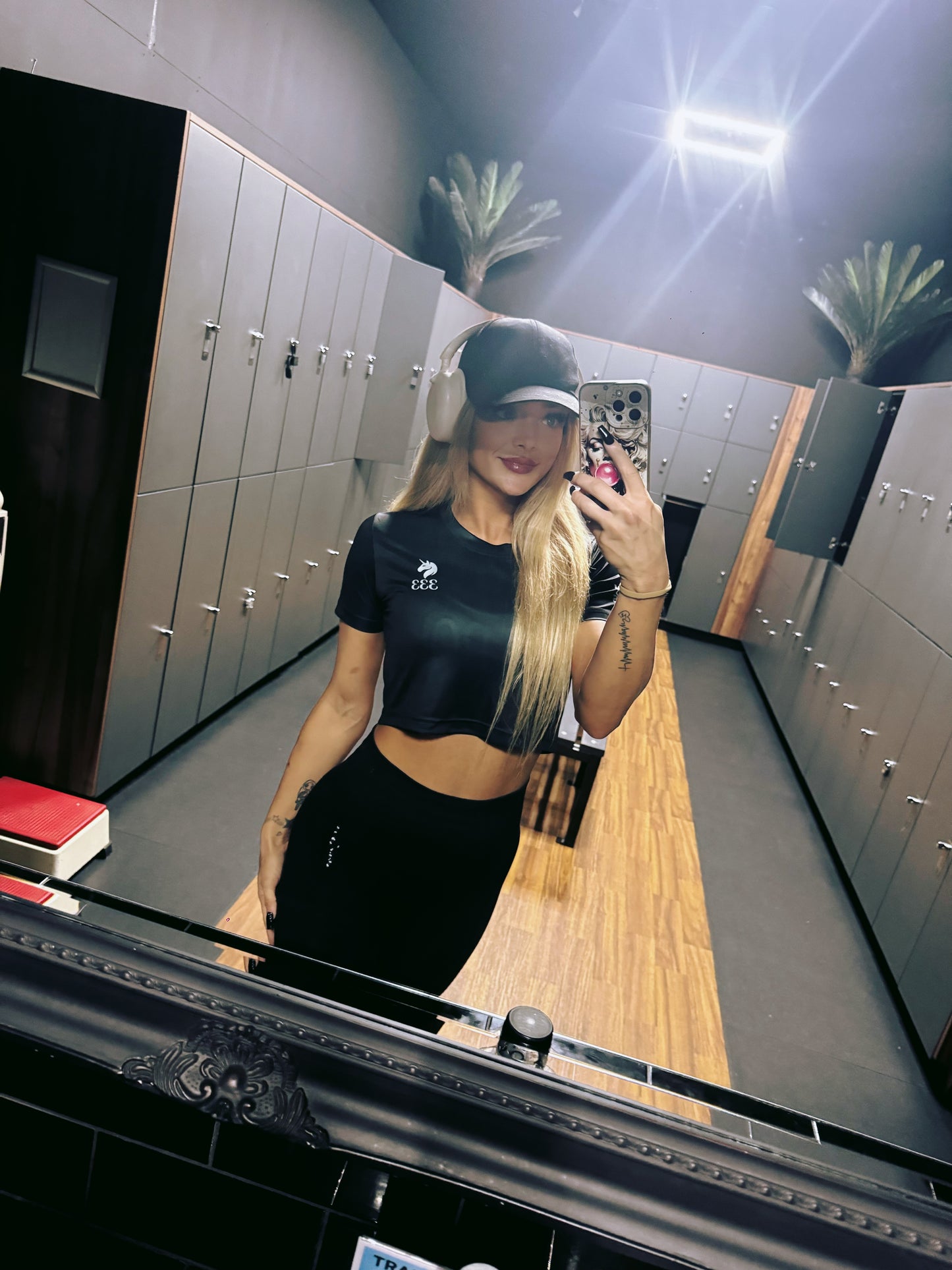 Performance Crop Top – Jet Black