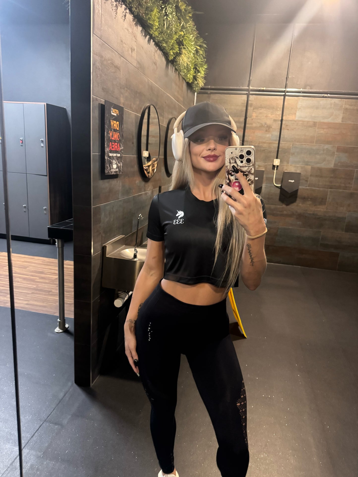 Performance Crop Top – Jet Black